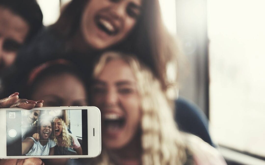 Socializing and Maintaining Friendships When You Have Executive Functioning Challenges